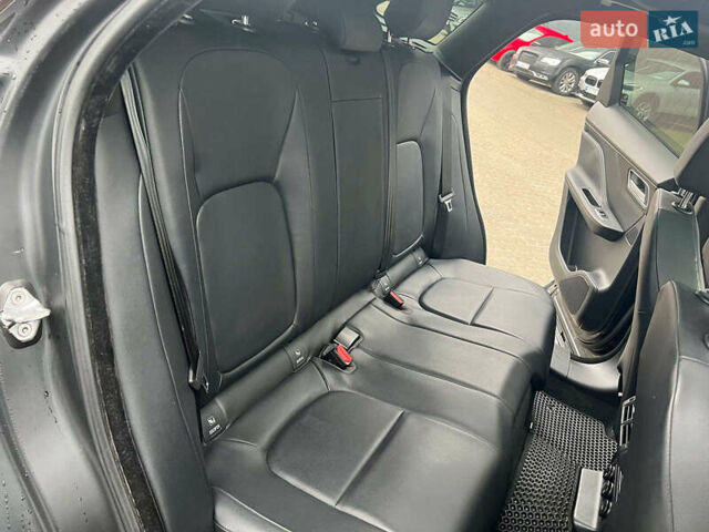 Чорний Ягуар Ф-Пейс, об'ємом двигуна 2 л та пробігом 153 тис. км за 24290 $, фото 24 на Automoto.ua