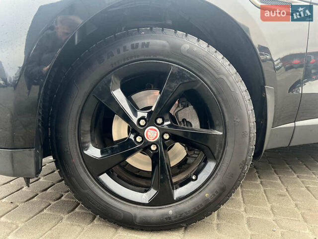 Чорний Ягуар Ф-Пейс, об'ємом двигуна 2 л та пробігом 153 тис. км за 24290 $, фото 1 на Automoto.ua