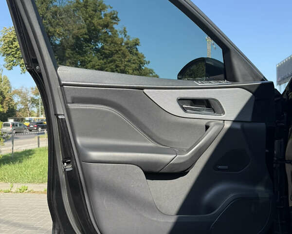 Черный Ягуар Ф-Пейс, объемом двигателя 2.99 л и пробегом 200 тыс. км за 27500 $, фото 29 на Automoto.ua