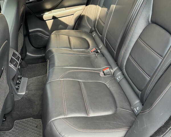 Черный Ягуар Ф-Пейс, объемом двигателя 2 л и пробегом 173 тыс. км за 22000 $, фото 22 на Automoto.ua