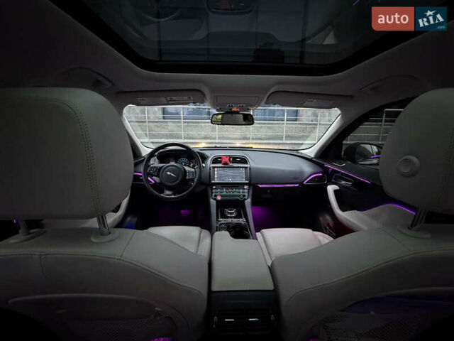 Чорний Ягуар Ф-Пейс, об'ємом двигуна 2.96 л та пробігом 141 тис. км за 22000 $, фото 9 на Automoto.ua