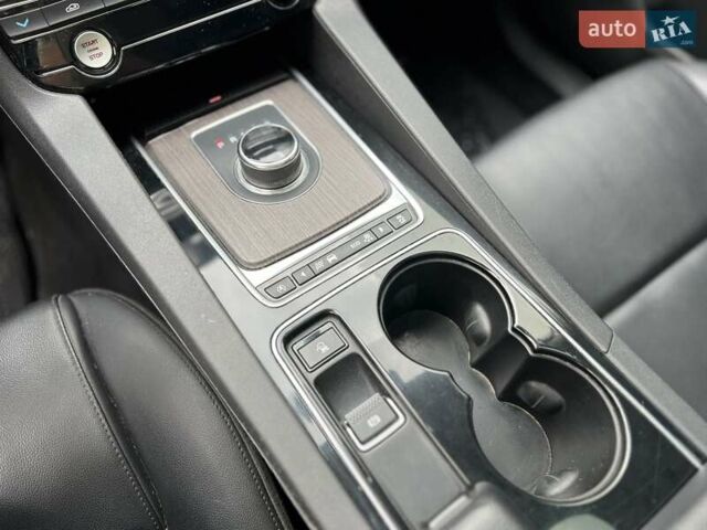 Черный Ягуар Ф-Пейс, объемом двигателя 2 л и пробегом 147 тыс. км за 19850 $, фото 28 на Automoto.ua