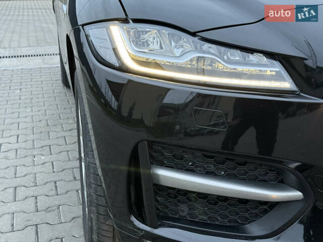 Черный Ягуар Ф-Пейс, объемом двигателя 2 л и пробегом 237 тыс. км за 17950 $, фото 14 на Automoto.ua