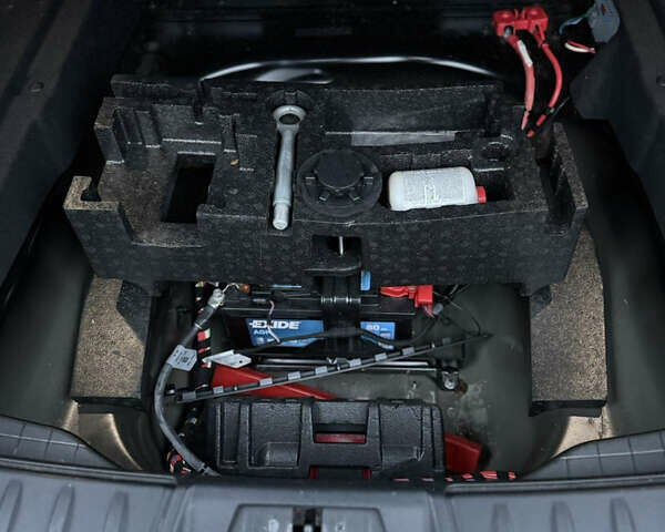 Черный Ягуар Ф-Пейс, объемом двигателя 2 л и пробегом 237 тыс. км за 17950 $, фото 33 на Automoto.ua