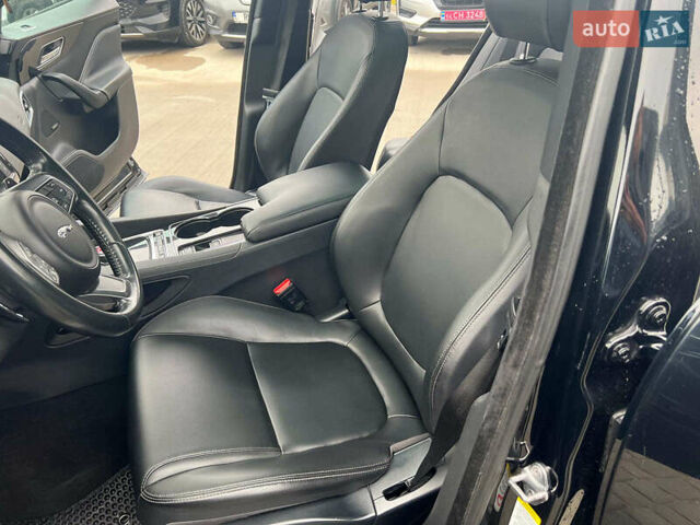 Чорний Ягуар Ф-Пейс, об'ємом двигуна 2 л та пробігом 153 тис. км за 24290 $, фото 22 на Automoto.ua