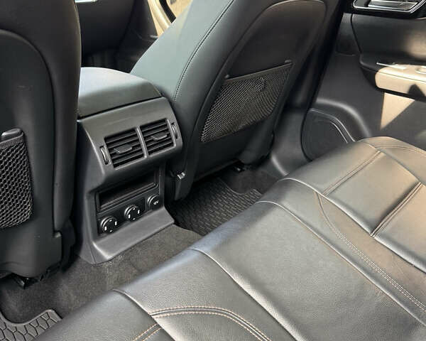 Черный Ягуар Ф-Пейс, объемом двигателя 2 л и пробегом 173 тыс. км за 22000 $, фото 23 на Automoto.ua