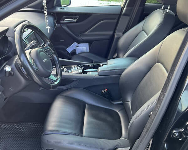 Черный Ягуар Ф-Пейс, объемом двигателя 2 л и пробегом 168 тыс. км за 22500 $, фото 16 на Automoto.ua