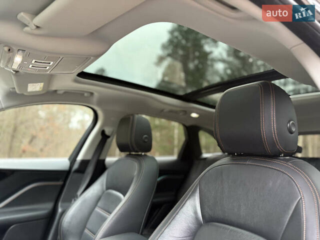 Черный Ягуар Ф-Пейс, объемом двигателя 2 л и пробегом 220 тыс. км за 22200 $, фото 37 на Automoto.ua