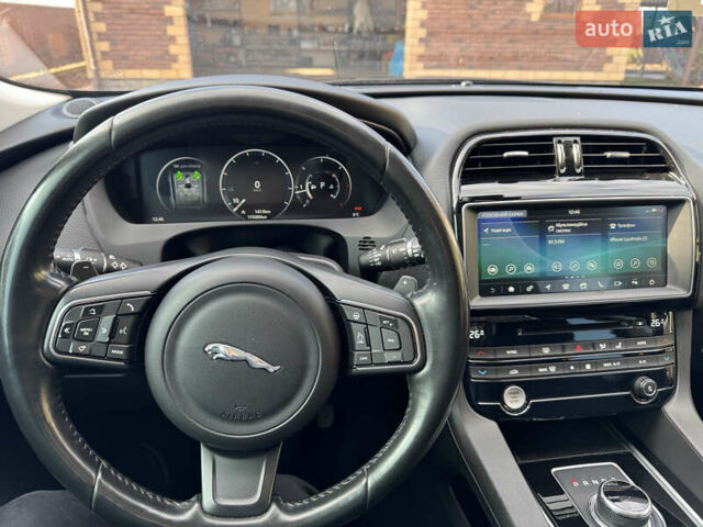 Черный Ягуар Ф-Пейс, объемом двигателя 2 л и пробегом 173 тыс. км за 22000 $, фото 19 на Automoto.ua