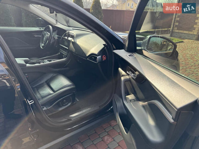 Черный Ягуар Ф-Пейс, объемом двигателя 2 л и пробегом 173 тыс. км за 22000 $, фото 10 на Automoto.ua