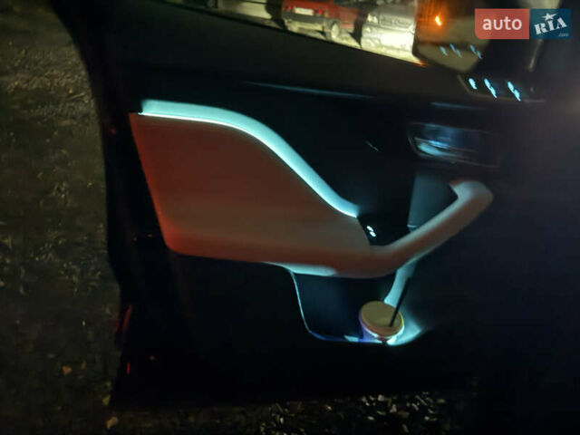 Черный Ягуар Ф-Пейс, объемом двигателя 2 л и пробегом 237 тыс. км за 17950 $, фото 43 на Automoto.ua
