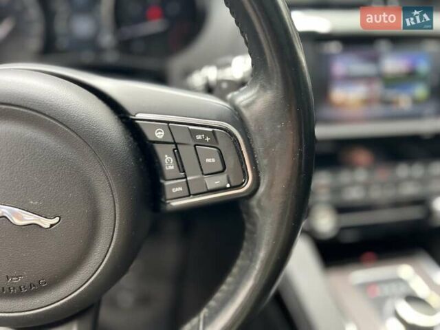 Черный Ягуар Ф-Пейс, объемом двигателя 2 л и пробегом 147 тыс. км за 19850 $, фото 23 на Automoto.ua