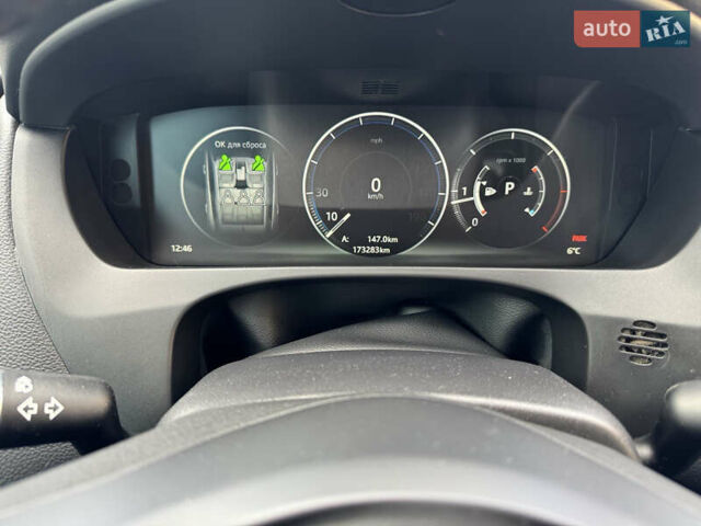 Черный Ягуар Ф-Пейс, объемом двигателя 2 л и пробегом 173 тыс. км за 22000 $, фото 18 на Automoto.ua