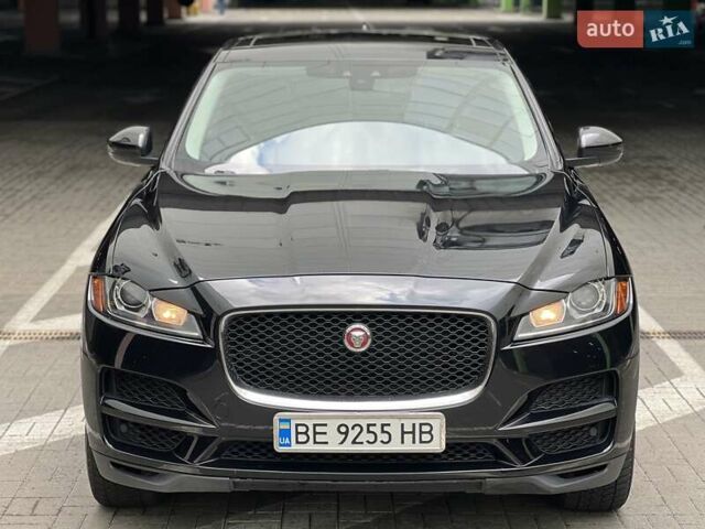 Черный Ягуар Ф-Пейс, объемом двигателя 2 л и пробегом 147 тыс. км за 19850 $, фото 2 на Automoto.ua