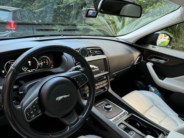 Ягуар Ф-Пейс 2016 у Одесі на Automoto.ua Чорний Ягуар Ф-Пейс, об'ємом двигуна 2 л та пробігом 108 тис. км за 25600 $, фото 9 на Automoto.ua