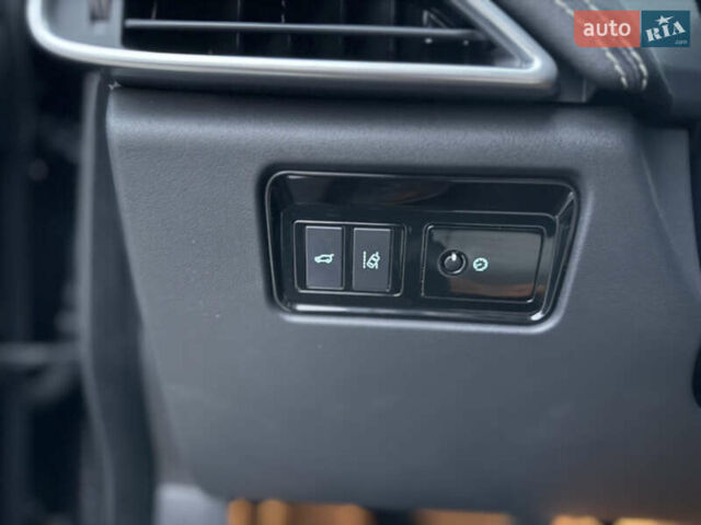 Черный Ягуар Ф-Пейс, объемом двигателя 2 л и пробегом 237 тыс. км за 17950 $, фото 23 на Automoto.ua