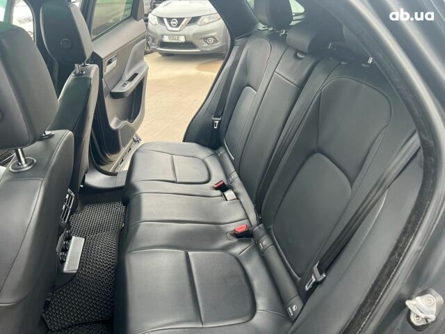 Черный Ягуар Ф-Пейс, объемом двигателя 2 л и пробегом 153 тыс. км за 24290 $, фото 26 на Automoto.ua