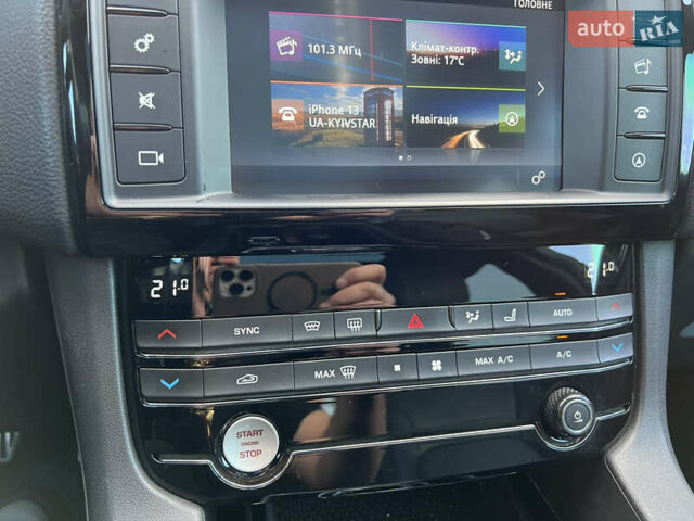 Черный Ягуар Ф-Пейс, объемом двигателя 2 л и пробегом 168 тыс. км за 22500 $, фото 29 на Automoto.ua