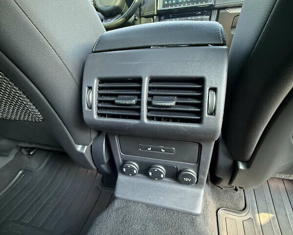 Черный Ягуар Ф-Пейс, объемом двигателя 2.99 л и пробегом 200 тыс. км за 27500 $, фото 17 на Automoto.ua