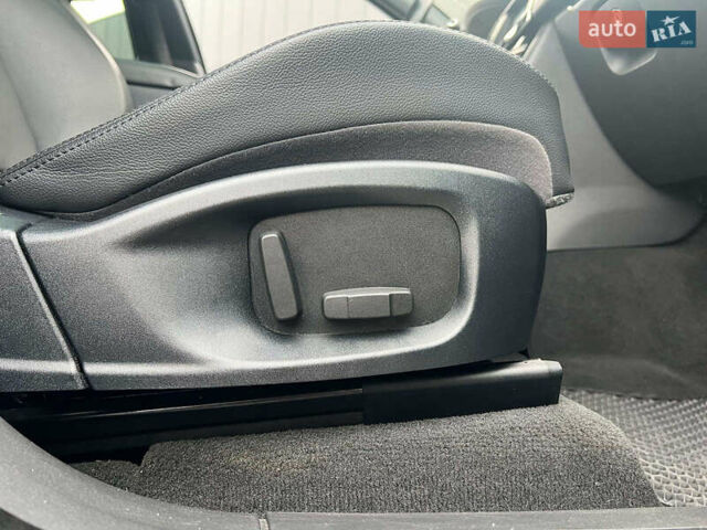 Чорний Ягуар Ф-Пейс, об'ємом двигуна 2 л та пробігом 153 тис. км за 24290 $, фото 30 на Automoto.ua