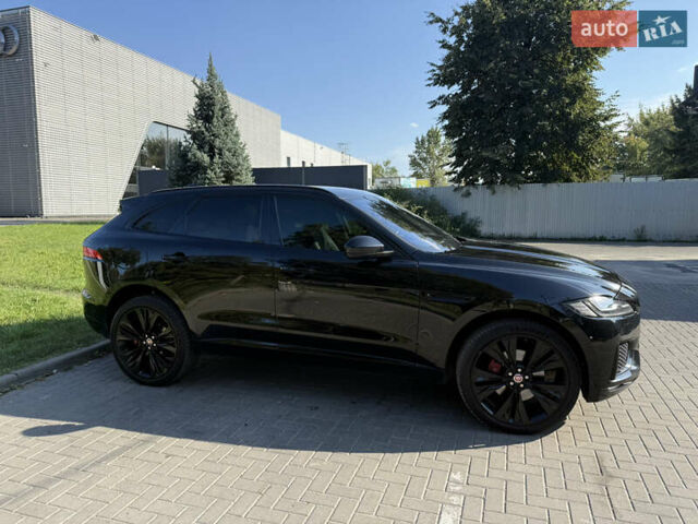 Черный Ягуар Ф-Пейс, объемом двигателя 2.99 л и пробегом 200 тыс. км за 27500 $, фото 3 на Automoto.ua