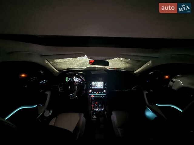 Черный Ягуар Ф-Пейс, объемом двигателя 2 л и пробегом 237 тыс. км за 17950 $, фото 44 на Automoto.ua