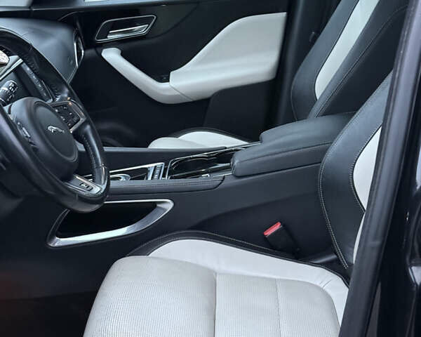 Черный Ягуар Ф-Пейс, объемом двигателя 2 л и пробегом 237 тыс. км за 17950 $, фото 15 на Automoto.ua