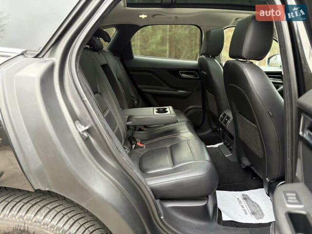 Черный Ягуар Ф-Пейс, объемом двигателя 2 л и пробегом 220 тыс. км за 22200 $, фото 43 на Automoto.ua