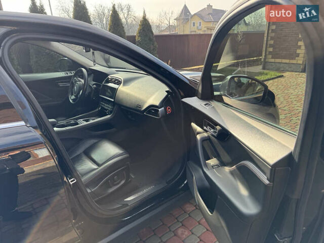 Черный Ягуар Ф-Пейс, объемом двигателя 2 л и пробегом 173 тыс. км за 22000 $, фото 11 на Automoto.ua