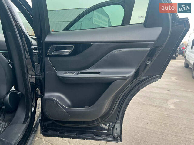 Чорний Ягуар Ф-Пейс, об'ємом двигуна 2 л та пробігом 153 тис. км за 24290 $, фото 23 на Automoto.ua