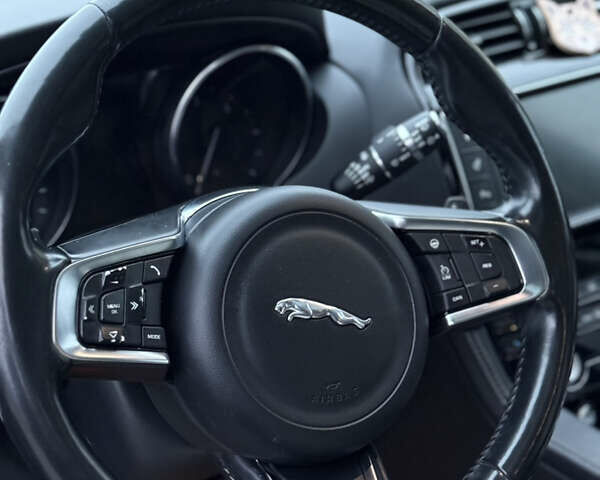 Черный Ягуар Ф-Пейс, объемом двигателя 2 л и пробегом 237 тыс. км за 17950 $, фото 17 на Automoto.ua