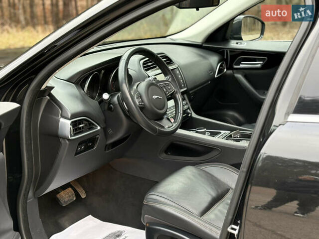 Черный Ягуар Ф-Пейс, объемом двигателя 2 л и пробегом 220 тыс. км за 22200 $, фото 27 на Automoto.ua