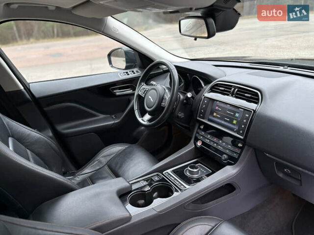 Черный Ягуар Ф-Пейс, объемом двигателя 2 л и пробегом 220 тыс. км за 22200 $, фото 40 на Automoto.ua