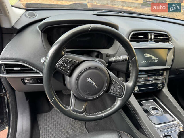 Черный Ягуар Ф-Пейс, объемом двигателя 2 л и пробегом 173 тыс. км за 22000 $, фото 16 на Automoto.ua