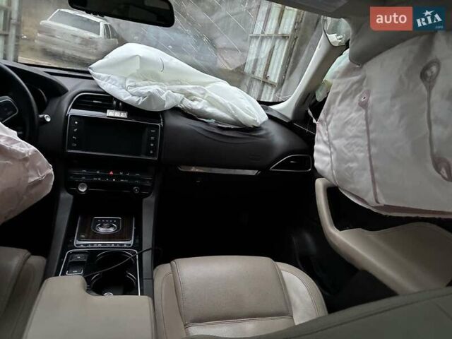Чорний Ягуар Ф-Пейс, об'ємом двигуна 3 л та пробігом 80 тис. км за 12350 $, фото 10 на Automoto.ua