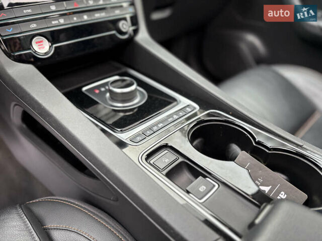 Черный Ягуар Ф-Пейс, объемом двигателя 2 л и пробегом 220 тыс. км за 22200 $, фото 34 на Automoto.ua