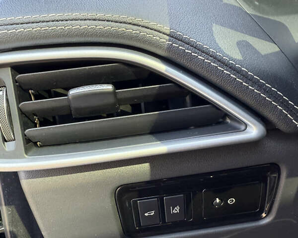 Черный Ягуар Ф-Пейс, объемом двигателя 2.99 л и пробегом 200 тыс. км за 27500 $, фото 34 на Automoto.ua