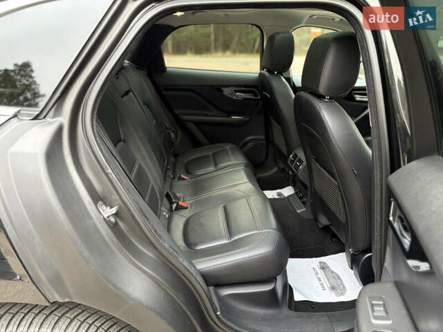 Черный Ягуар Ф-Пейс, объемом двигателя 2 л и пробегом 220 тыс. км за 22200 $, фото 42 на Automoto.ua