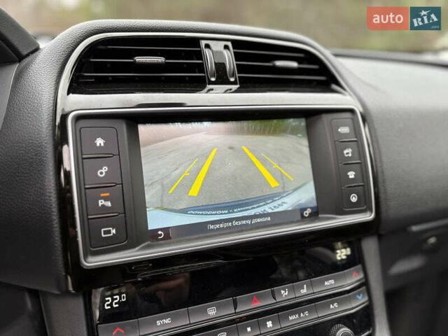 Черный Ягуар Ф-Пейс, объемом двигателя 2 л и пробегом 220 тыс. км за 22200 $, фото 35 на Automoto.ua