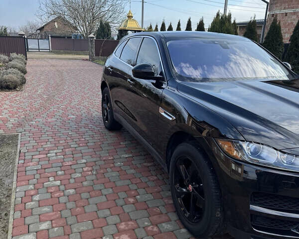 Черный Ягуар Ф-Пейс, объемом двигателя 2 л и пробегом 173 тыс. км за 22000 $, фото 1 на Automoto.ua