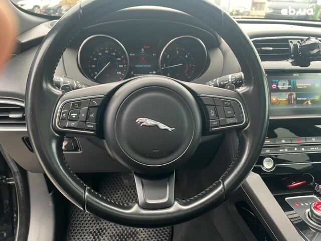 Черный Ягуар Ф-Пейс, объемом двигателя 2 л и пробегом 153 тыс. км за 24290 $, фото 17 на Automoto.ua