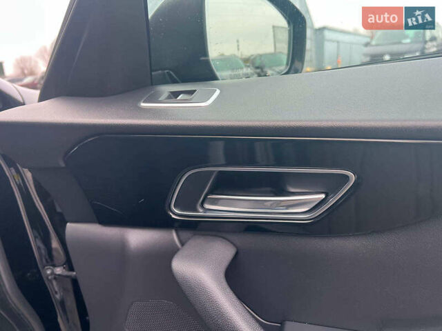 Чорний Ягуар Ф-Пейс, об'ємом двигуна 2 л та пробігом 153 тис. км за 24290 $, фото 32 на Automoto.ua