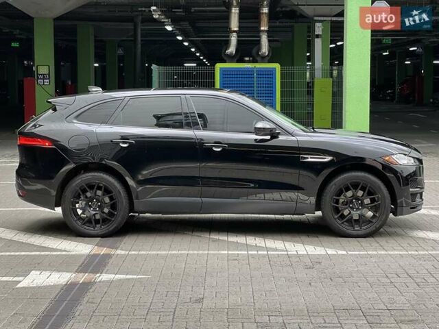 Черный Ягуар Ф-Пейс, объемом двигателя 2 л и пробегом 147 тыс. км за 19850 $, фото 11 на Automoto.ua
