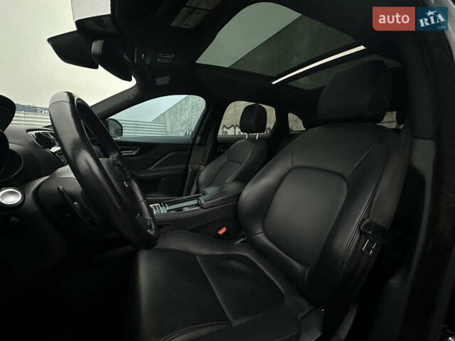 Черный Ягуар Ф-Пейс, объемом двигателя 2 л и пробегом 178 тыс. км за 19000 $, фото 11 на Automoto.ua
