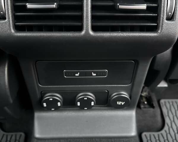 Чорний Ягуар Ф-Пейс, об'ємом двигуна 2 л та пробігом 123 тис. км за 23500 $, фото 20 на Automoto.ua