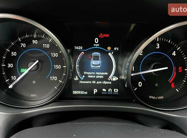 Черный Ягуар Ф-Пейс, объемом двигателя 2 л и пробегом 130 тыс. км за 22500 $, фото 16 на Automoto.ua