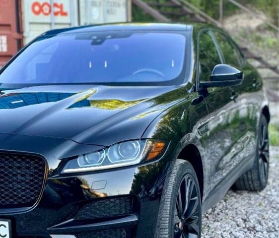 Черный Ягуар Ф-Пейс, объемом двигателя 3 л и пробегом 3 тыс. км за 21000 $, фото 6 на Automoto.ua