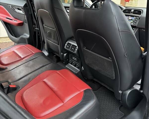 Чорний Ягуар Ф-Пейс, об'ємом двигуна 2 л та пробігом 123 тис. км за 23500 $, фото 27 на Automoto.ua