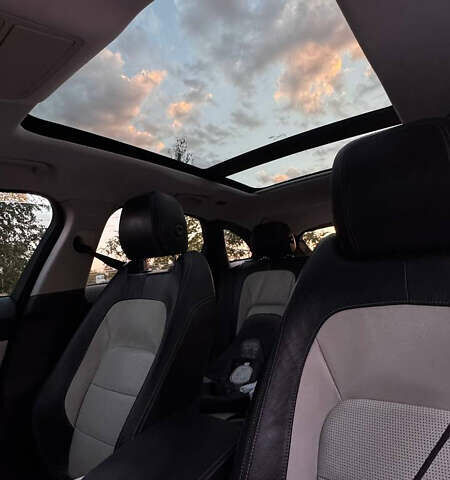 Чорний Ягуар Ф-Пейс, об'ємом двигуна 3 л та пробігом 100 тис. км за 24000 $, фото 11 на Automoto.ua