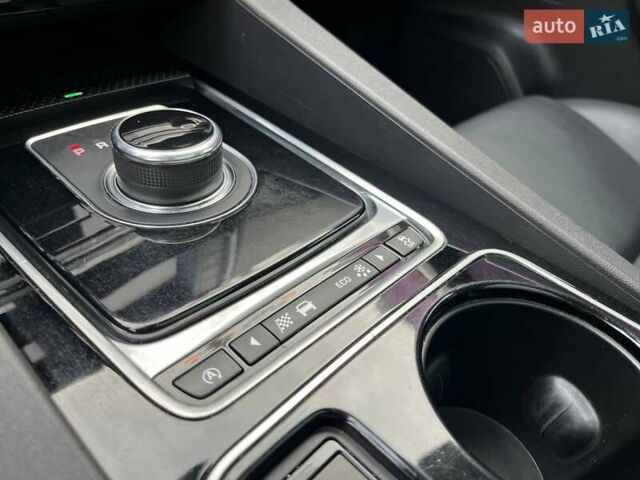 Ягуар Ф-Пейс 2017 в Киеве на Automoto.ua Черный Ягуар Ф-Пейс, объемом двигателя 2 л и пробегом 214 тыс. км за 20990 $, фото 26 на Automoto.ua